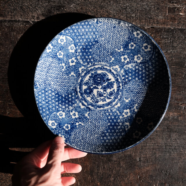 ベロ藍で素敵◇花尽くし。伊万里 花文印判七寸中皿 骨董・antiques