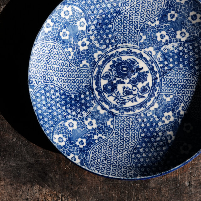 ベロ藍で素敵◇花尽くし。伊万里 花文印判七寸中皿 骨董・antiques