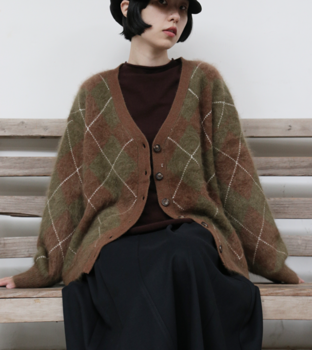 防寒性とおしゃれさを兼ね備えた、秋冬の必須アイテム ウールとカシミヤ混カーディガン 茶色＊グリーン　251124-2