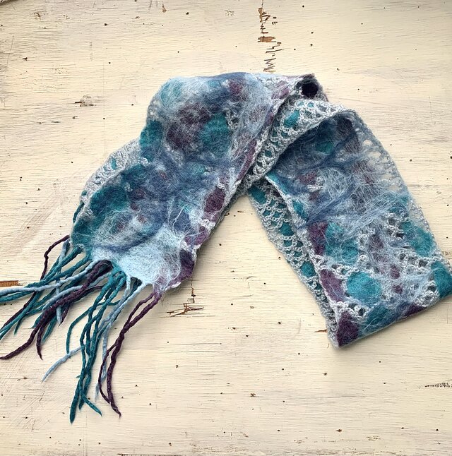 毛糸と羊毛のマーブルマフラー（ジェイド＆モーブパープル）のコピー