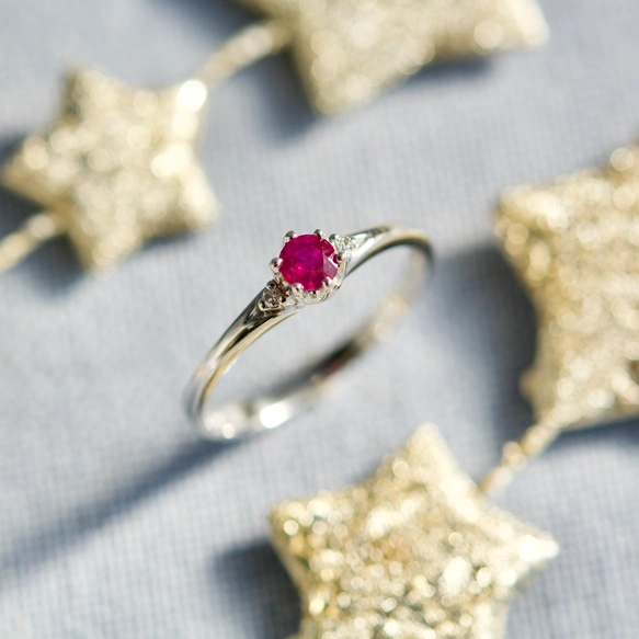 【ラッピング済】トゥインクル•リング【 K18WG製/ルビー&ダイヤモンド/ストレート型】