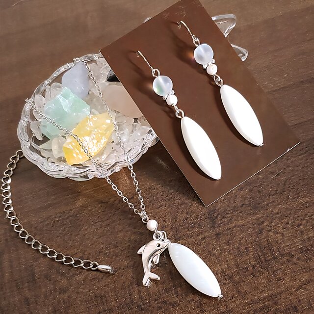 シルバーアクセサリー イルカネックレス・ ピアスセット ホワイト 