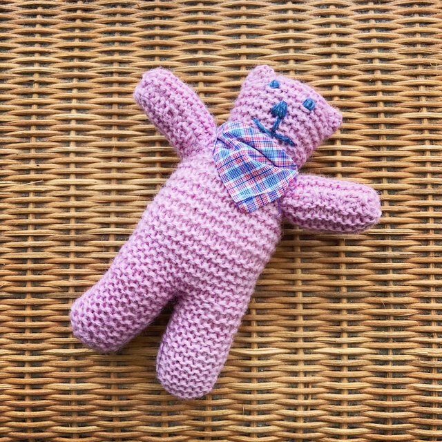 手のひらサイズのくま（編みぐるみ）