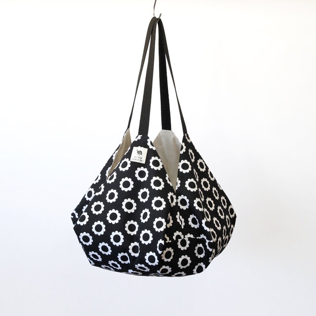 アフリカ布のマルシェバッグ（ モノクロフラワー ）肩掛け エコバッグ 買い物 ヨガ ピラティス