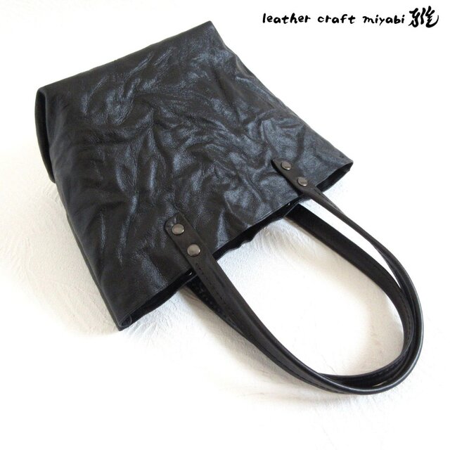 SALE開始～  ぷっくり三角マチ♪《牛革》底マチワイドミニトート・ウォッシャブル・ブラック・0611