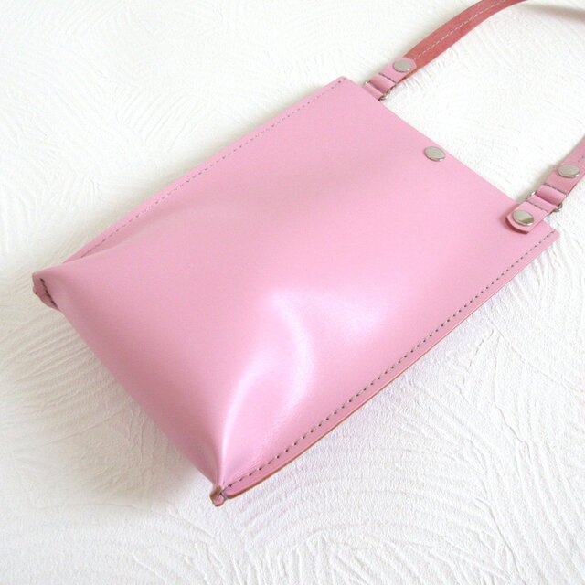 SALE開始～ 《牛革》シンプルサコッシュ・タテ型・スムース・ピンク