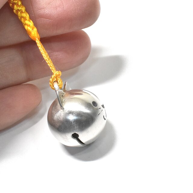 猫の鈴 鈴の根付【一点物】No-010 | iichi 日々の暮らしを心地よくする