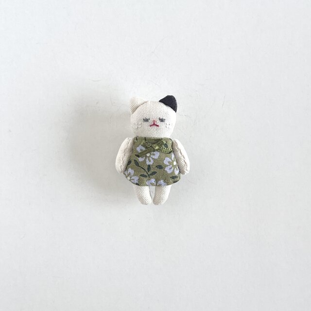 子猫　ブローチ