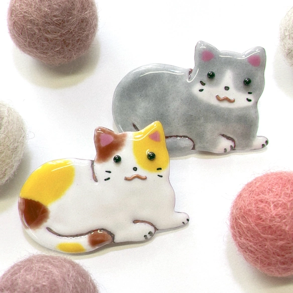 【全2種】コタツでぬくぬくニャンコ•七宝焼帯留め（ブローチ金具に変更可）