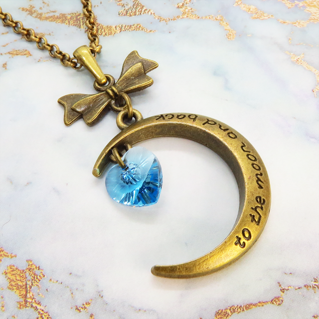 アンティークゴールド 三日月とハートのペンダントネックレス スワロフスキー（アクアマリン） 長さ調整可