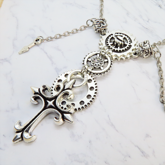 アンティークシルバー ゴシックロザリオ（十字架）と歯車を組合せた