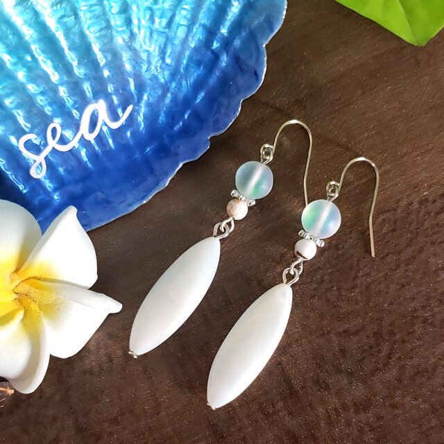 ハワイアン リゾート❀ ホワイトシェル ピアス 単品 ハンドメイド No.544