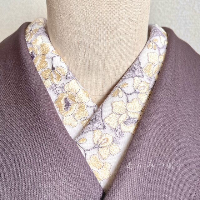洗える刺繍半衿 薄たまご色のお花