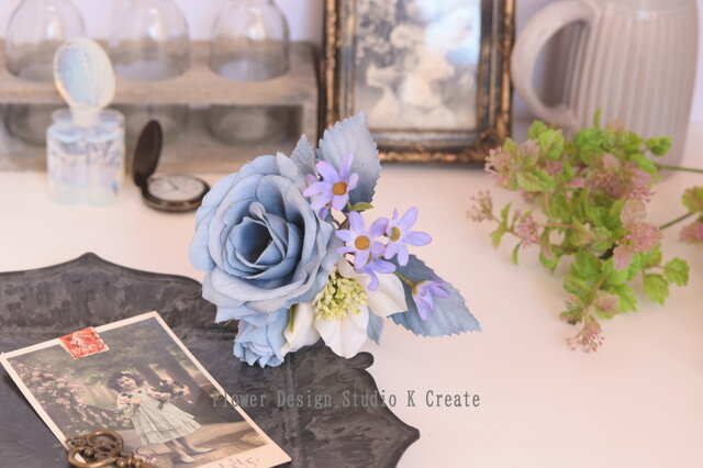 水色の薔薇とクリスマスローズの髪飾り フラメンコ フローレス 水色