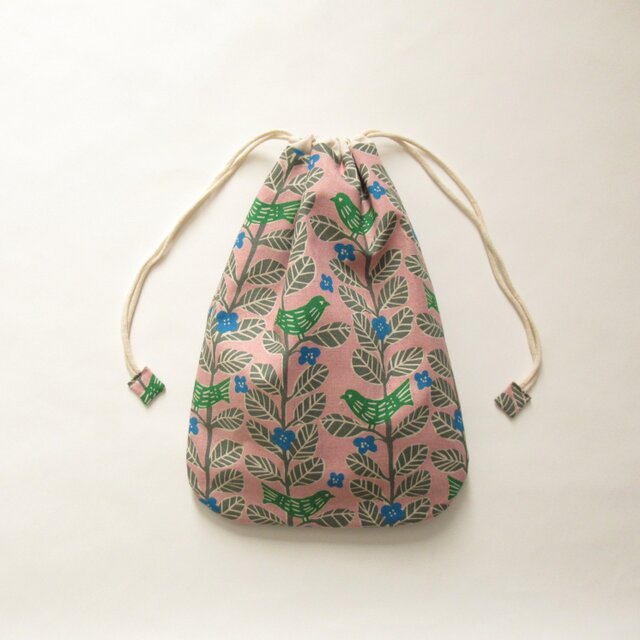 ほんのりまるくて細長いきんちゃく　鳥と青い花