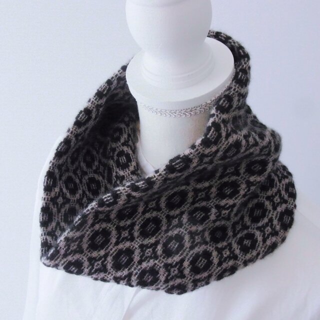 カシミヤのスヌード《ブラック》