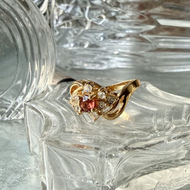R407-ヴィンテージリング U.S.A. Gold Tone Garnet Color & Clear Rhinestone