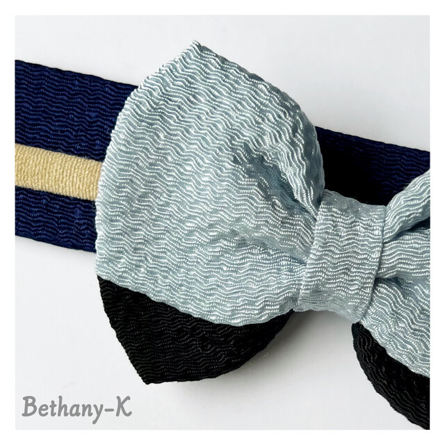 一年中おすすめ◆6cm×8cmのベビーからずっと使える和風リボンの髪飾り◆水色×黒色のちりめんリボン