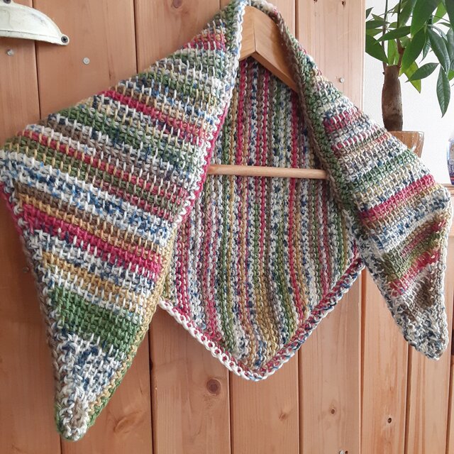 opal毛糸アフガン編みの三角ミニショール