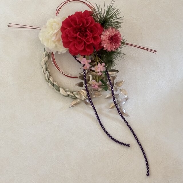 2026迎春！紅白ダリアのお正月飾り | iichi 日々の暮らしを心地よく