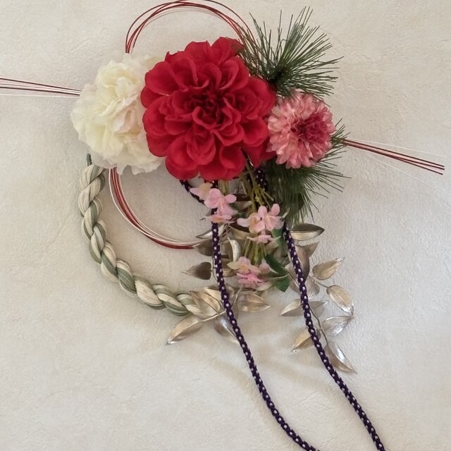 2026迎春！紅白ダリアのお正月飾り | iichi 日々の暮らしを心地よく