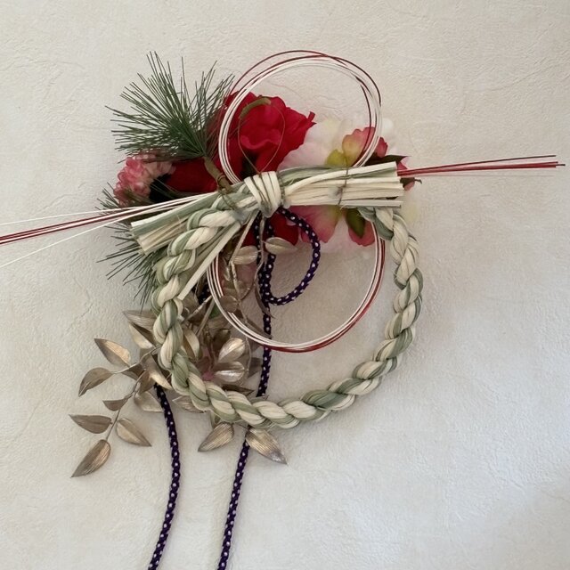 2026迎春！紅白ダリアのお正月飾り | iichi 日々の暮らしを心地よく