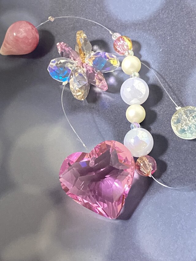 光を届けるハートのcrystalサンキャッチャー