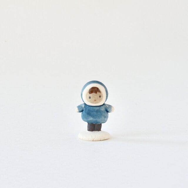 子ども(青いコート) - 01