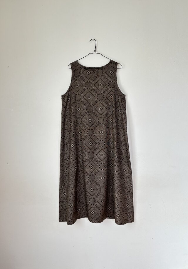 ＊アンティーク着物＊菱模様織り出し泥大島紬のワンピース（Ｌサイズ・龍郷）