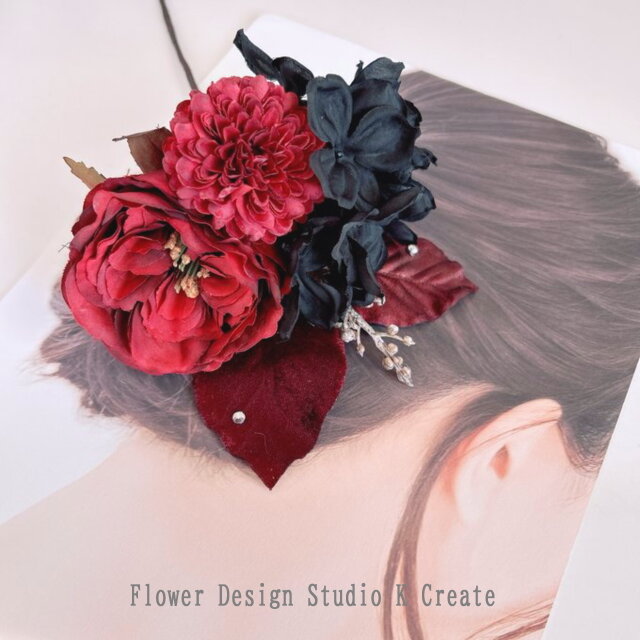 赤い薔薇と黒い紫陽花の髪飾り　花束風　ブーケタイプ　フラメンコ　フローレス　薔薇　レッド　赤　黒　ブラック　髪飾り　赤　黒