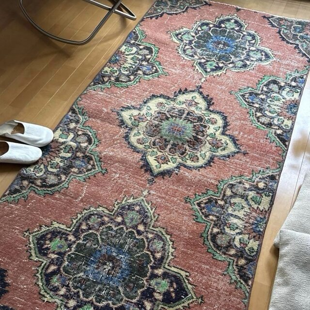 60×112 くすみコーラルピンク　オリエンタルな柄　トルコヴィンテージラグ 60×112 くすみコーラルピンク オリエンタルな柄 トルコヴィンテージラグ