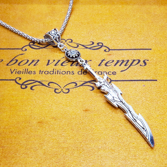 アンティークシルバー 剣（ソード）モチーフとラインストーンを組合せたロングネックレス メンズ レディース ゴシック