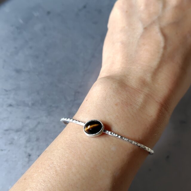 タイガーアイシルバーバングル | iichi 日々の暮らしを心地よくする