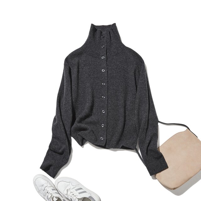 ボタンで変わる2つの顔。着こなし自由なウールカーディガン　ウール100％　ダークグレー　251126-2