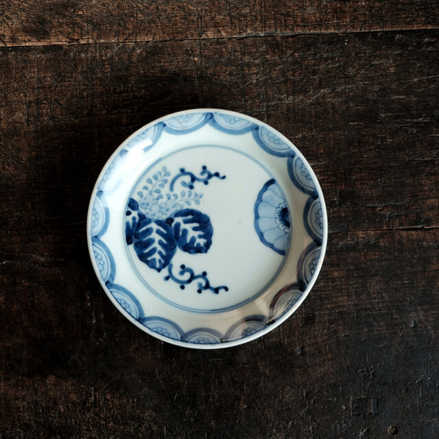 菊と桐◆側面に龍。伊万里　菊桐文染付中皿　骨董・antiques 器　丁寧な暮らしに。江戸期【傷有り】