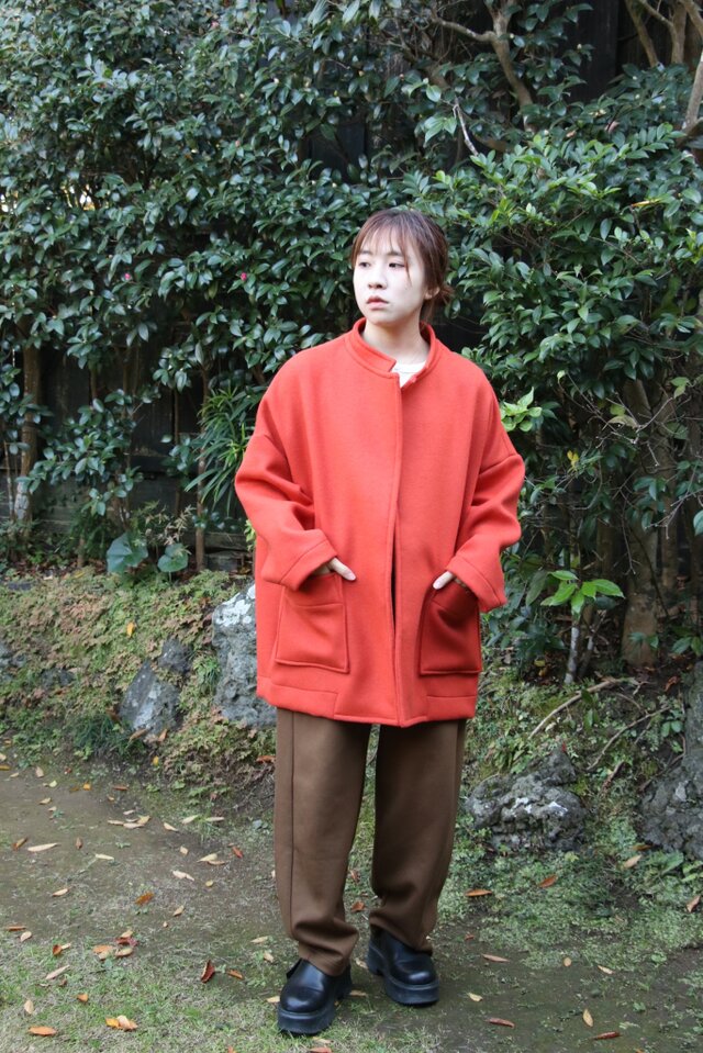 圧縮ウールのバンドカラーコート（オレンジ）