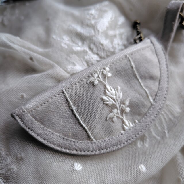 リネン*レース*刺繍*仕切り付*ミニポーチ*