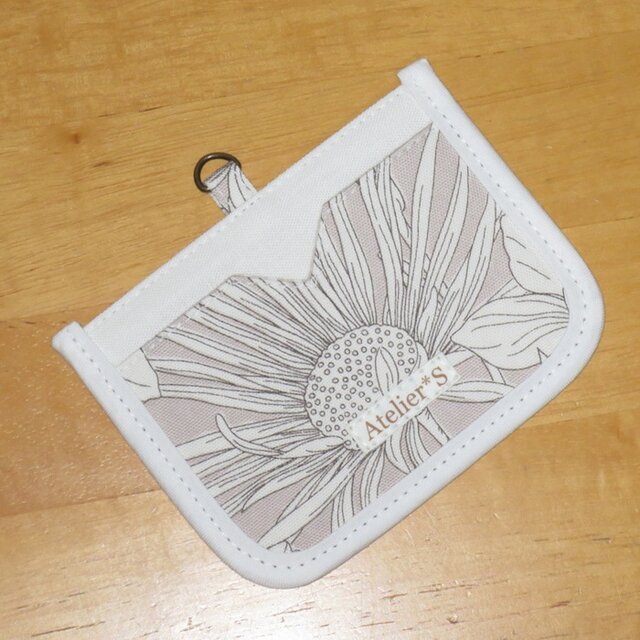 カードホルダー/パスケース★花柄（ベージュ）