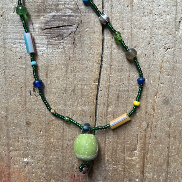 ＊古のひとつぶ＋MEGURIネックレス＠古代ジャワ玉＋フランスデッドストックビーズ＋世界の古いビーズいろいろ