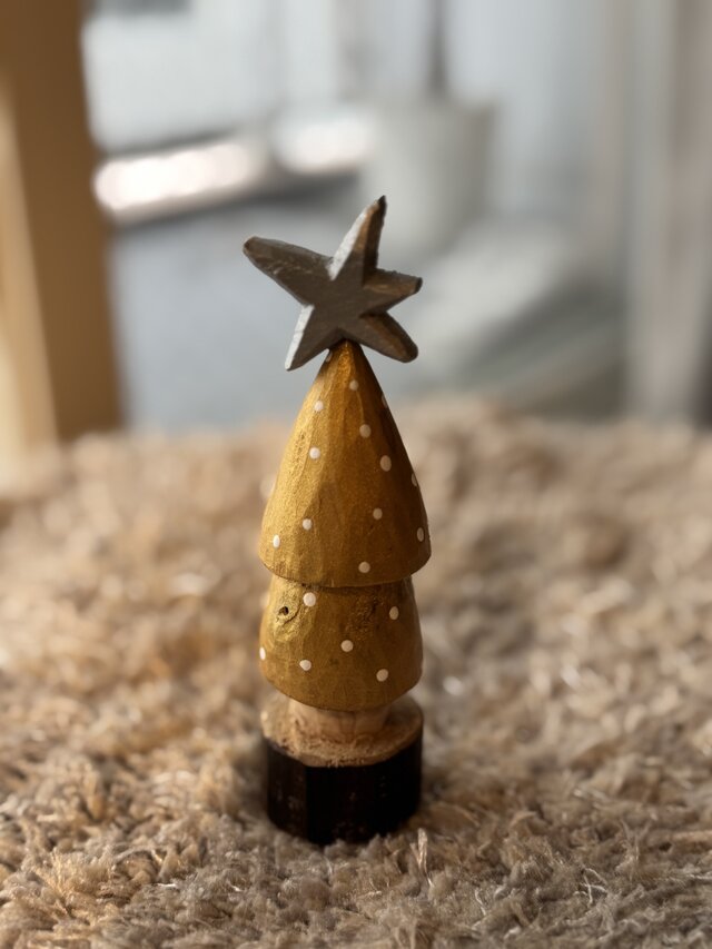 木彫りのminiクリスマスツリー | iichi 日々の暮らしを心地よくする
