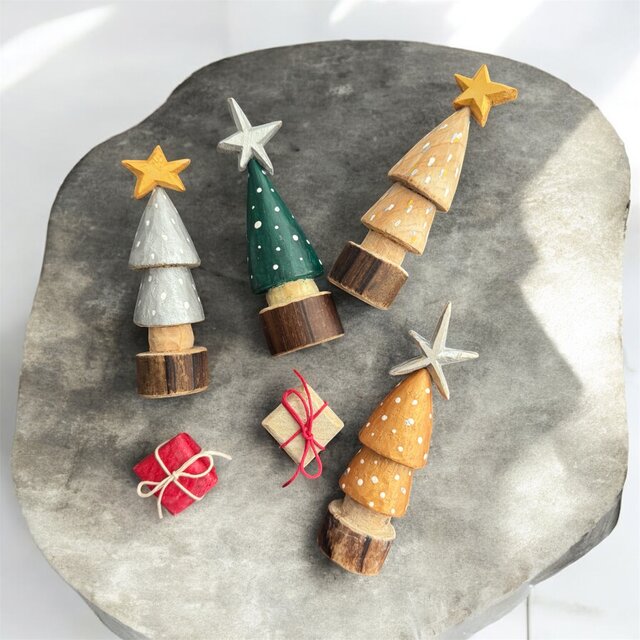木彫りのminiクリスマスツリー