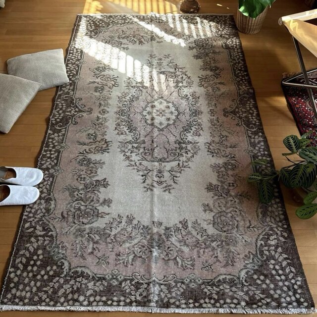 118×204 淡いピンクベージュ×ブラウン 花や実 トルコヴィンテージラグ