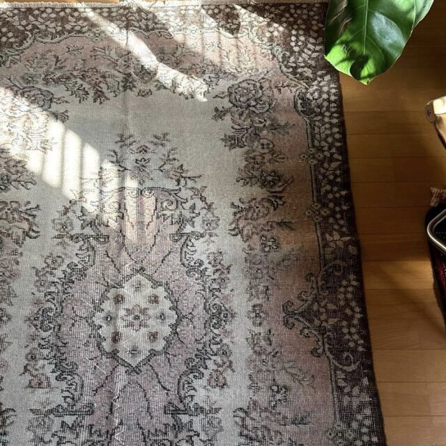 118×204 淡いピンクベージュ×ブラウン 花や実 トルコヴィンテージラグ