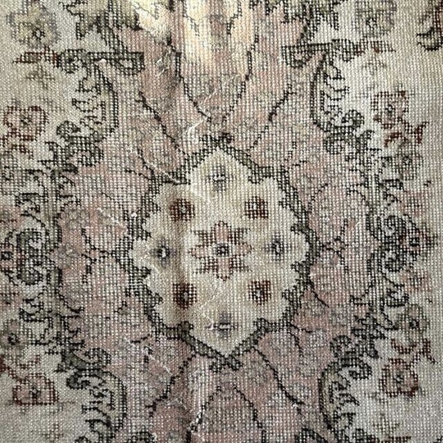 トルコヴィンテージラグ A86 レア ベージュ イエロー プラム ピンク 118×204 淡いピンクベージュ×ブラウン 花や実 トルコヴィンテージラグ