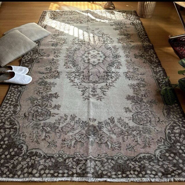 118×204 淡いピンクベージュ×ブラウン 花や実 トルコヴィンテージラグ