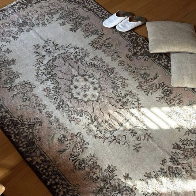 118×204 淡いピンクベージュ×ブラウン 花や実 トルコヴィンテージラグ