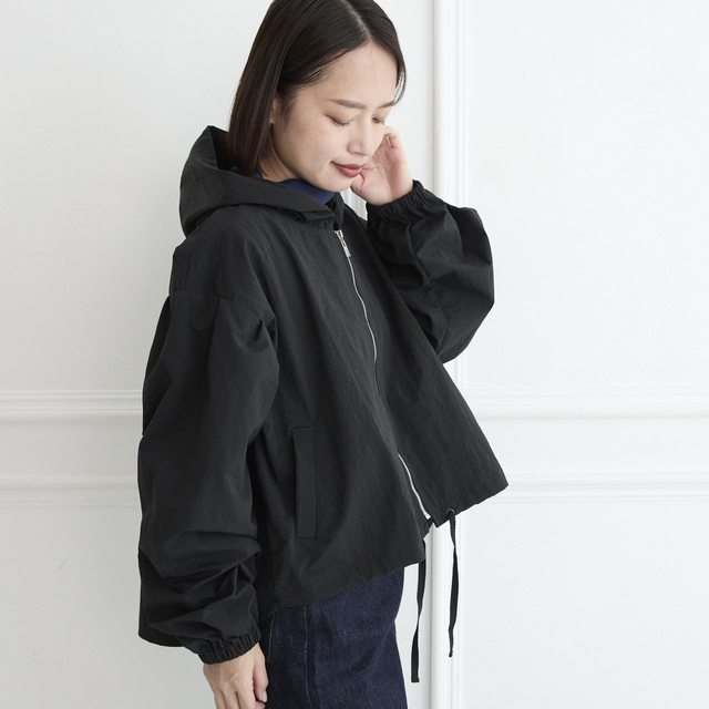 超軽量 撥水加工 アシンメトリー バックギャザー ジャンパー　ブラック　0680BK