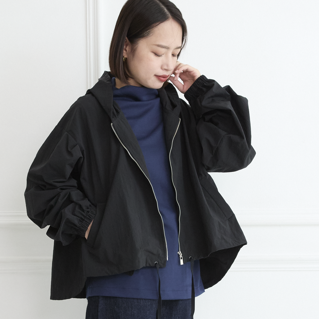 超軽量 撥水加工 アシンメトリー バックギャザー ジャンパー ブラック