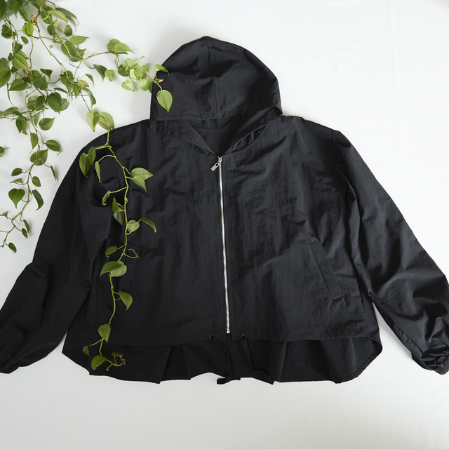 超軽量 撥水加工 アシンメトリー バックギャザー ジャンパー ブラック