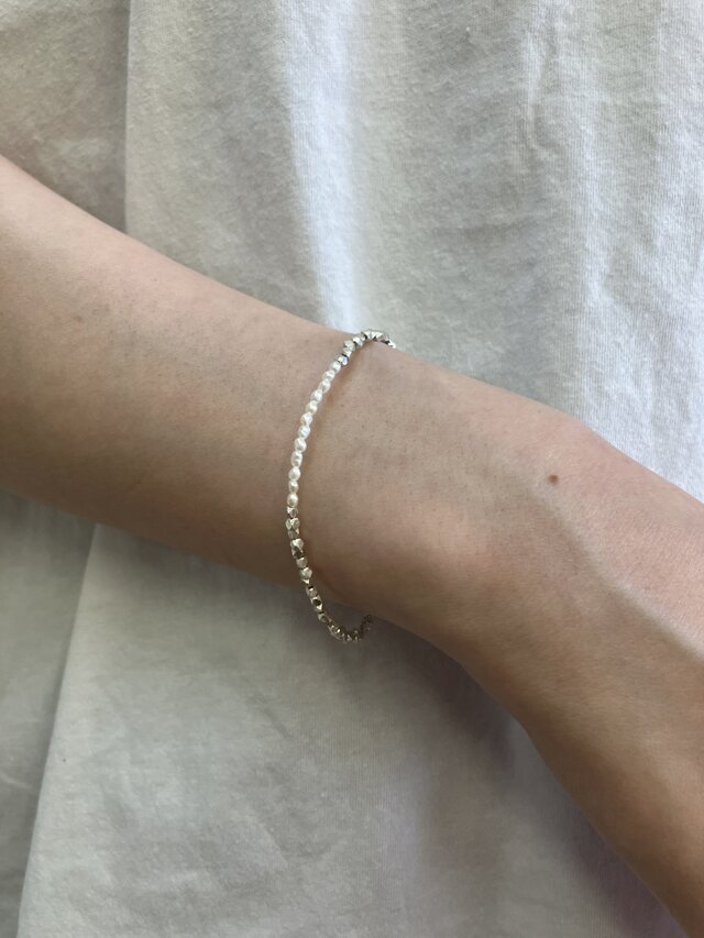 カレンシルバーキューブカットのブレスレット 淡水パール 2mm | iichi